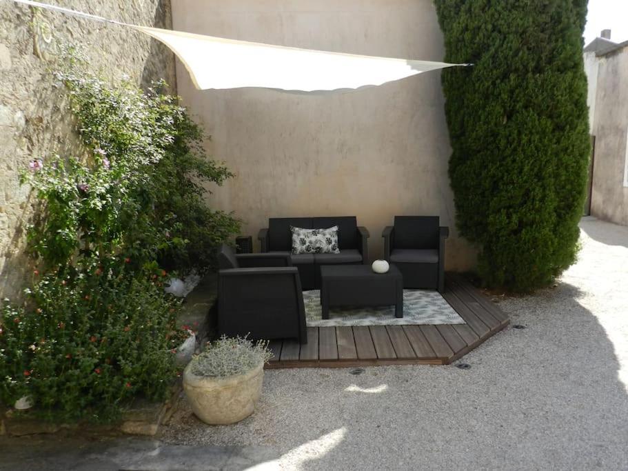 Le Maset Des Aires Avec Vue Sur Le Luberon Et Son Jacuzzi Exterieur Disponible De Juin A Mi-Septembre Maubec  Exterior foto