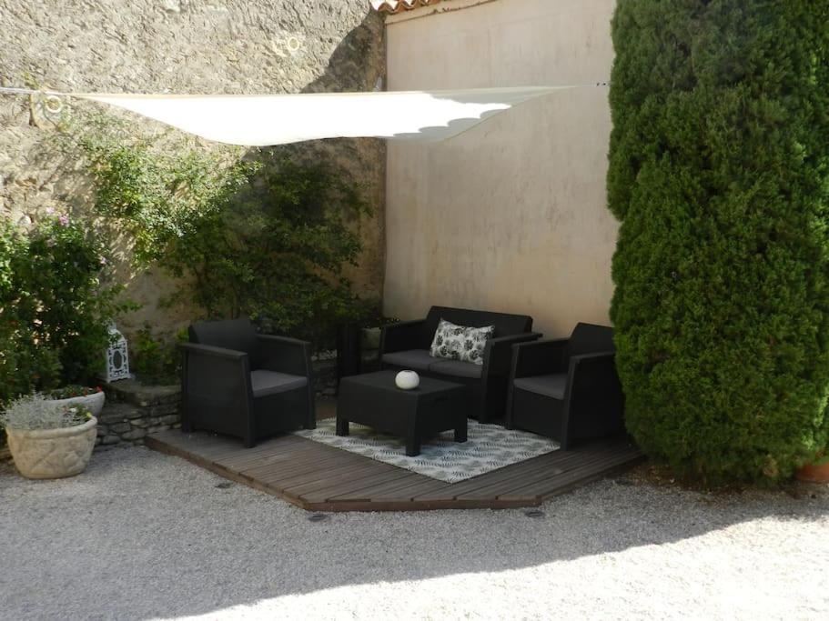 Le Maset Des Aires Avec Vue Sur Le Luberon Et Son Jacuzzi Exterieur Disponible De Juin A Mi-Septembre Maubec  Exterior foto